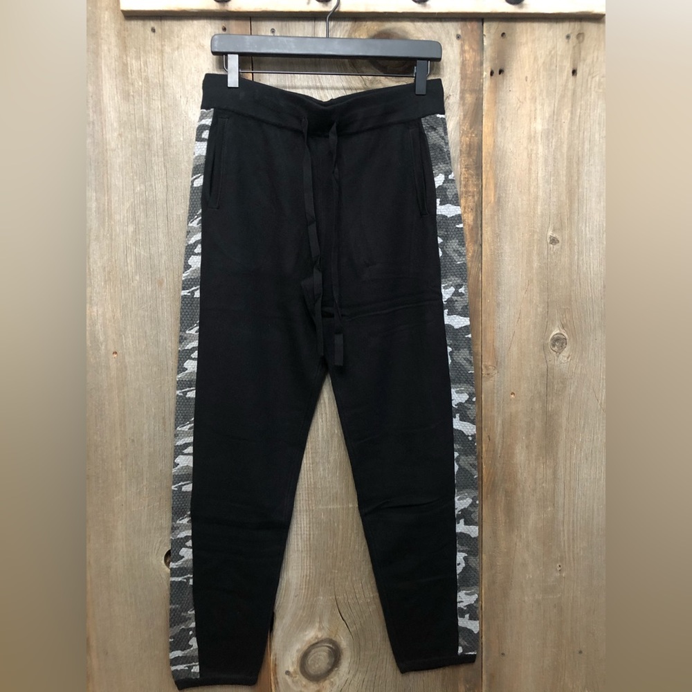 Monrow Cashmere Vintage Sweats With Camo Contrast Stripe Jogger Black Medium